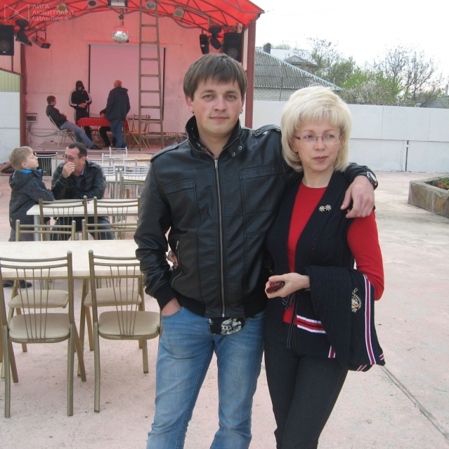 Главный судья фестиваля - Цигельников Евгений с мамой Леной.JPG